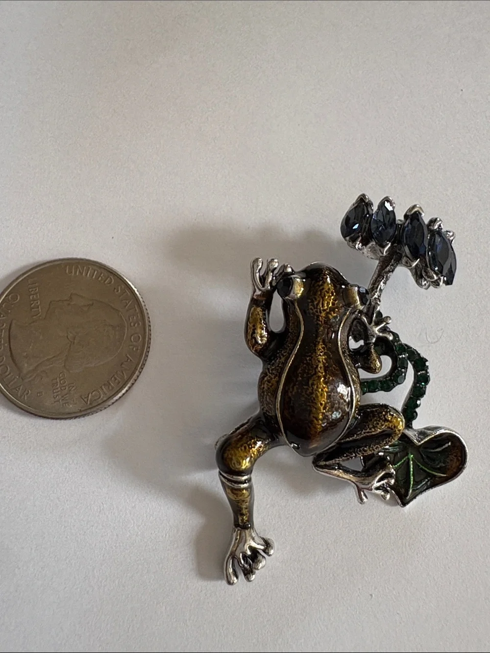 Vintage-Style Brown Frog Brooch with Green Leaf Accent